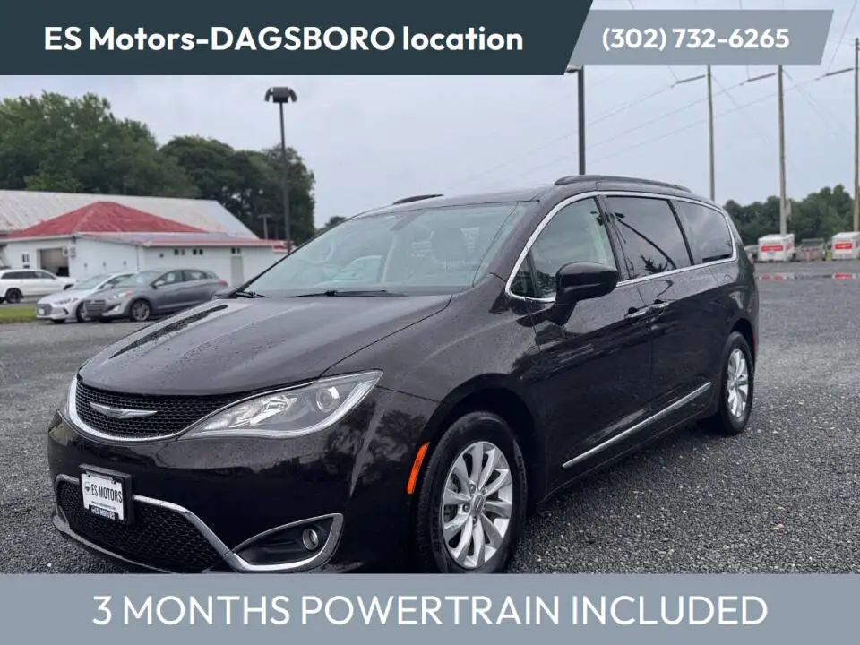 2017 Chrysler Pacifica Touring-L photo 1