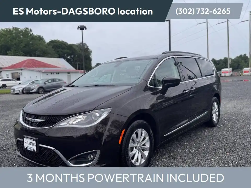 2017 Chrysler Pacifica Touring-L's photo