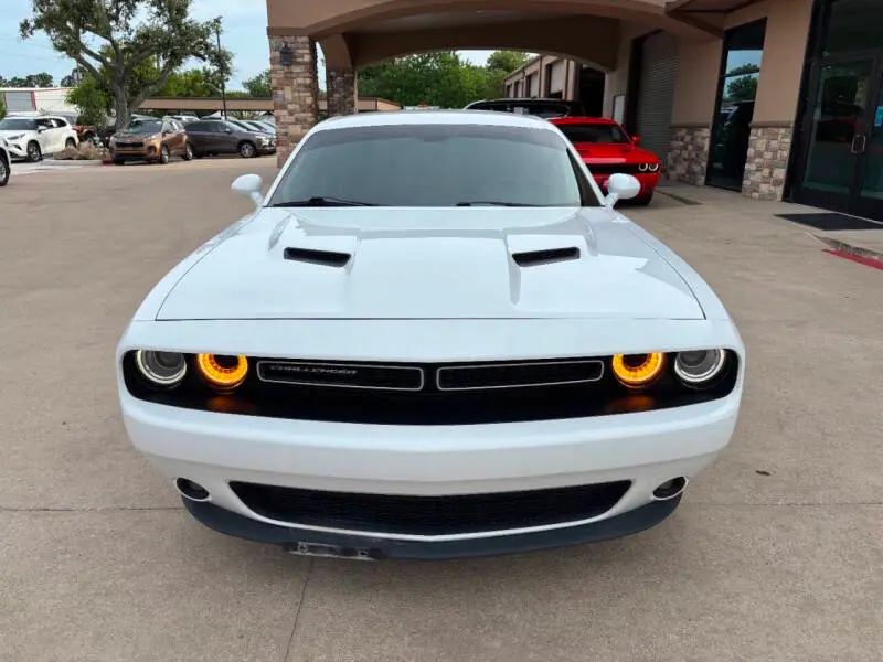 2017 Dodge Challenger SXT Plus photo 3