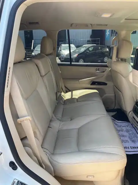 2013 Lexus LX 600 570's photo