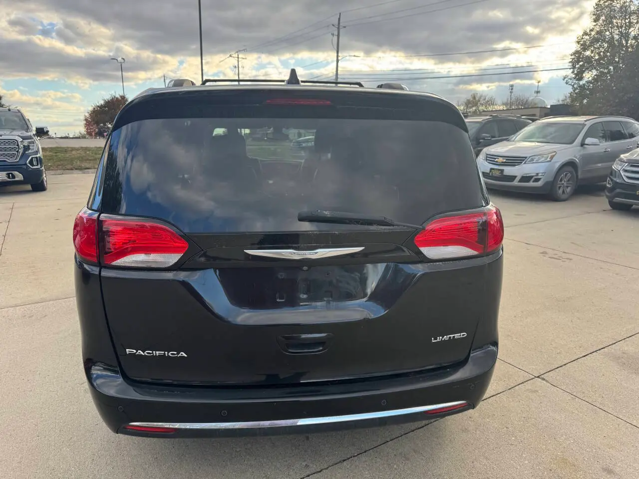 2017 Chrysler Pacifica Limited photo 4