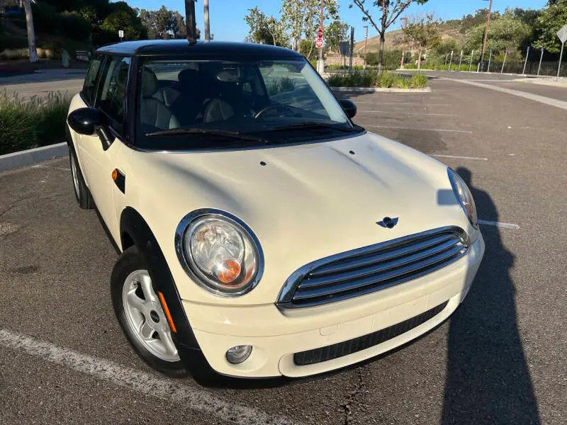 2010 MINI Cooper Base photo 3