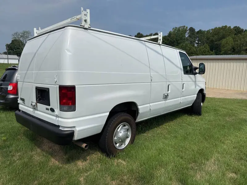 2011 Ford E-Series E-250 Van photo 4