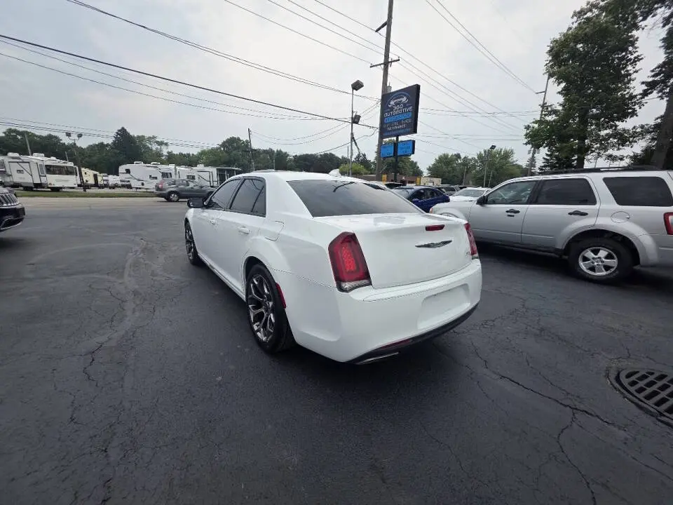 2016 Chrysler 300 S photo 5