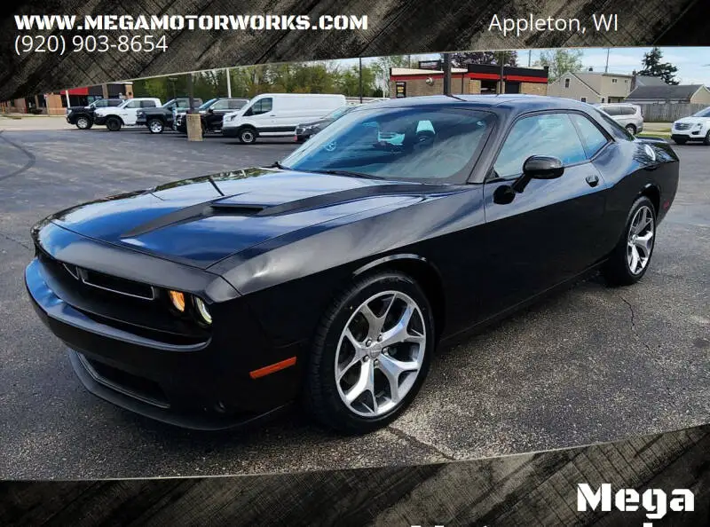 2016 Dodge Challenger SXT Plus photo 1