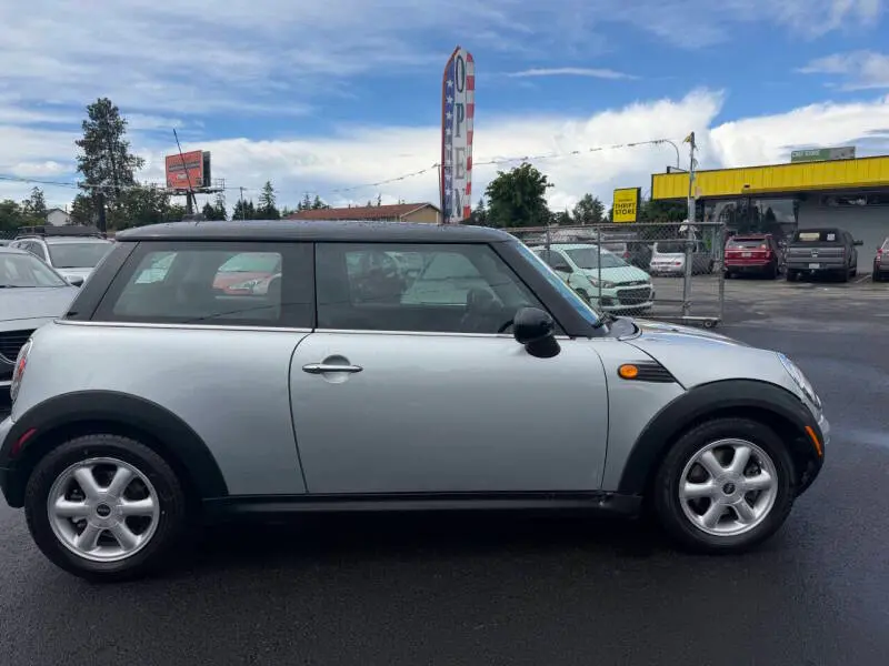 2009 MINI Cooper Base photo 3
