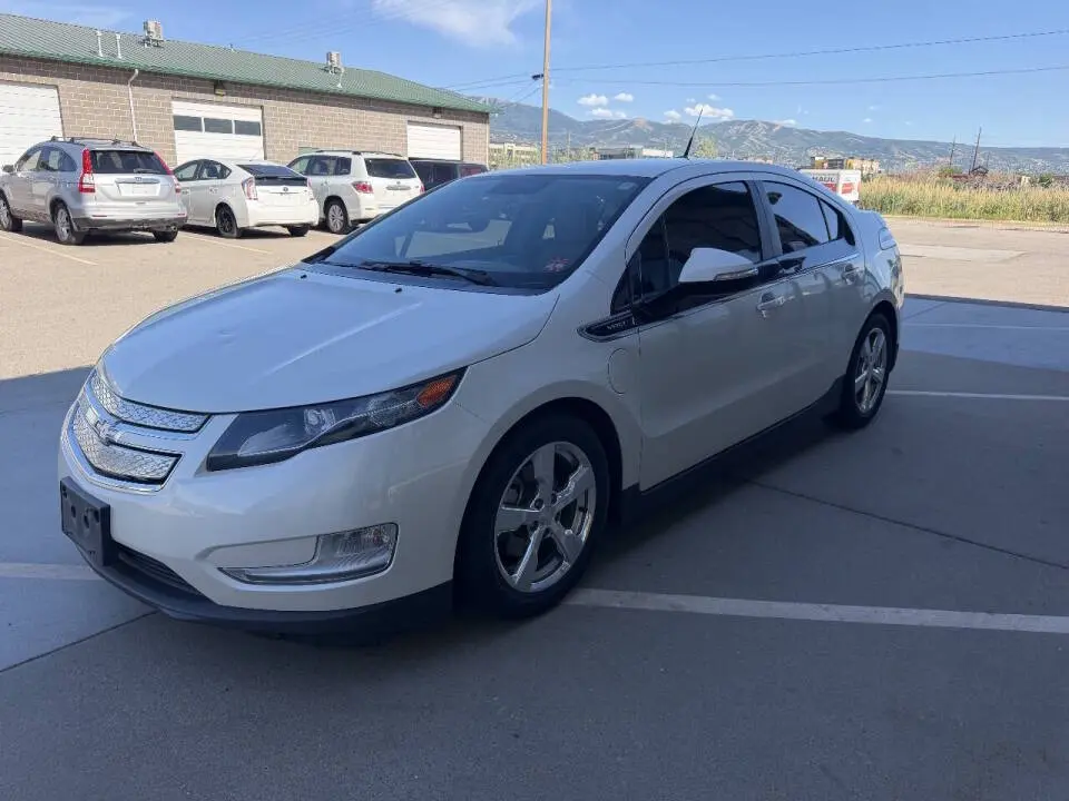 2013 Chevrolet Volt Base photo 3