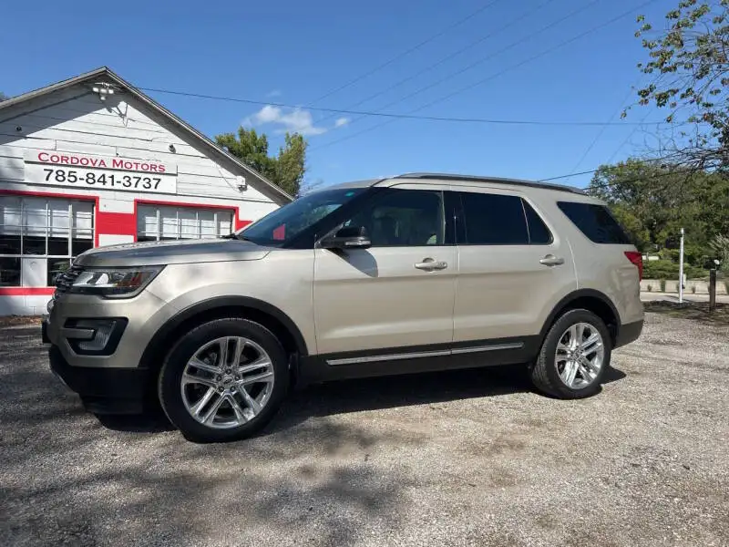 2017 Ford Explorer XLT 4WD's photo
