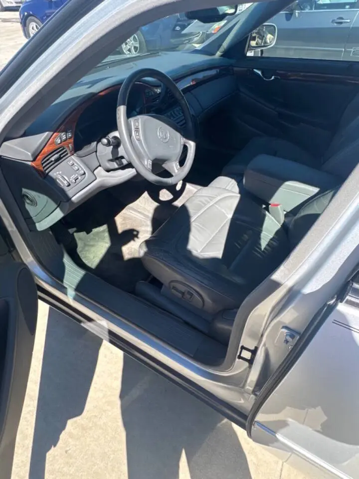 2002 Cadillac DeVille Base photo 3