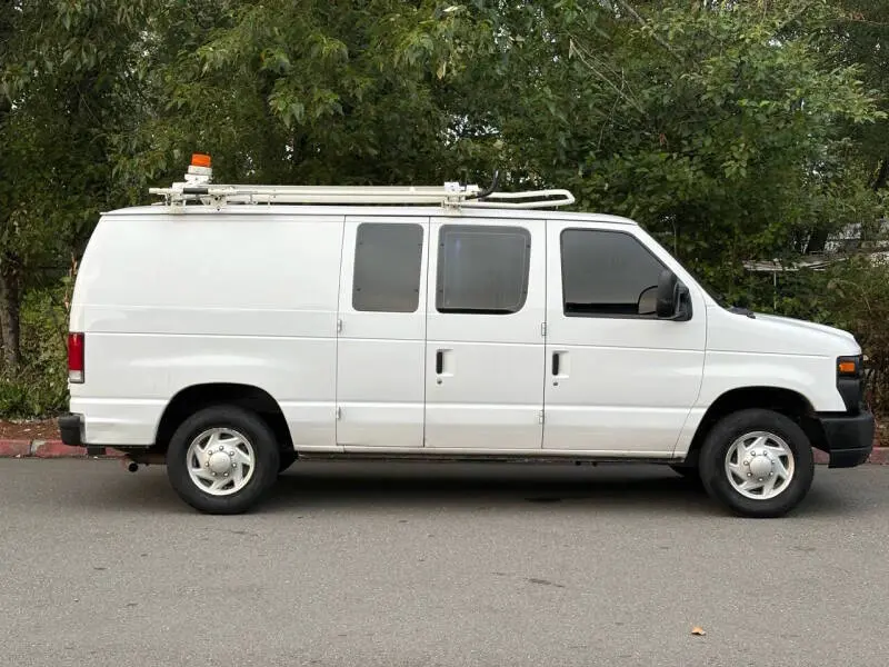 2012 Ford E-Series E-150 Van photo 4