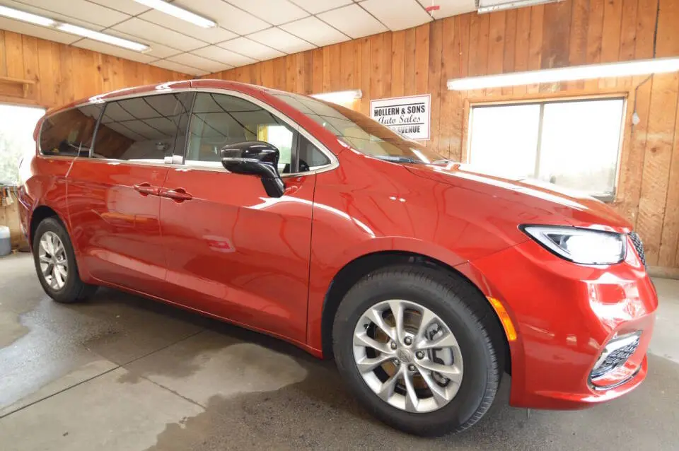 2025 Chrysler Pacifica Select AWD photo 5