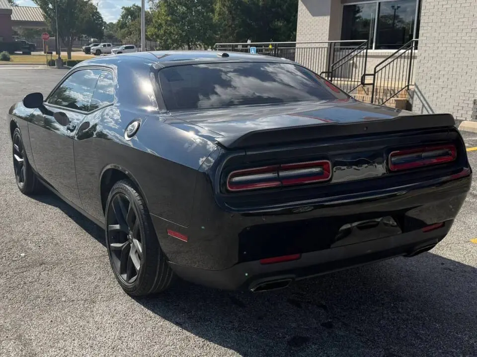 2022 Dodge Challenger SXT Auto photo 5