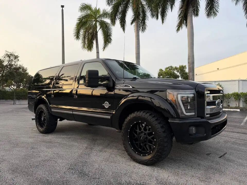 2002 Ford Excursion Limited 7.3L 4X4 photo 1