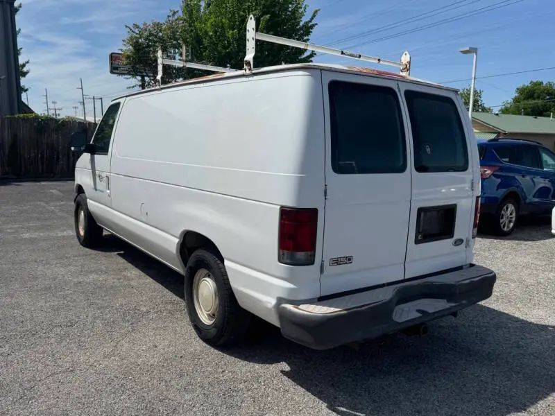 2003 Ford E-Series E-150 Van photo 5