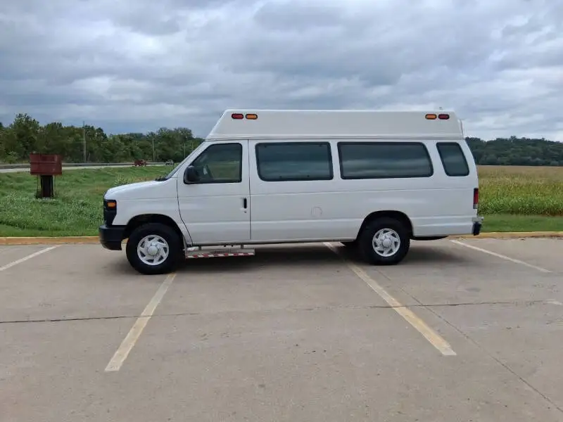2012 Ford E-Series E-250 Extended's photo
