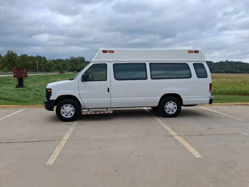 2012 Ford E-Series E-250 Extended photo 1