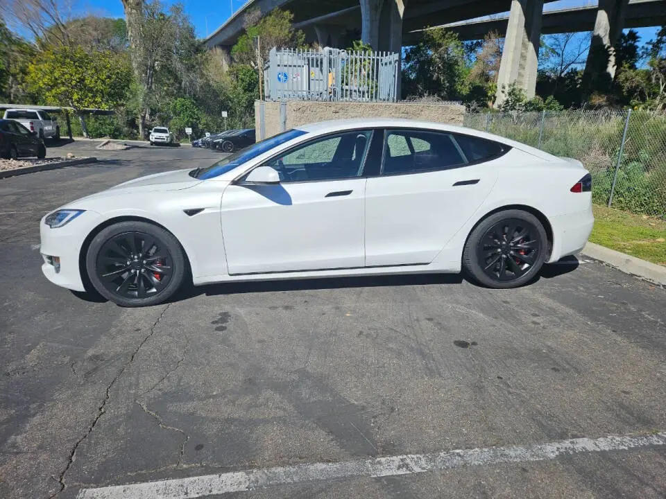 2016 Tesla Model S 90D photo 3