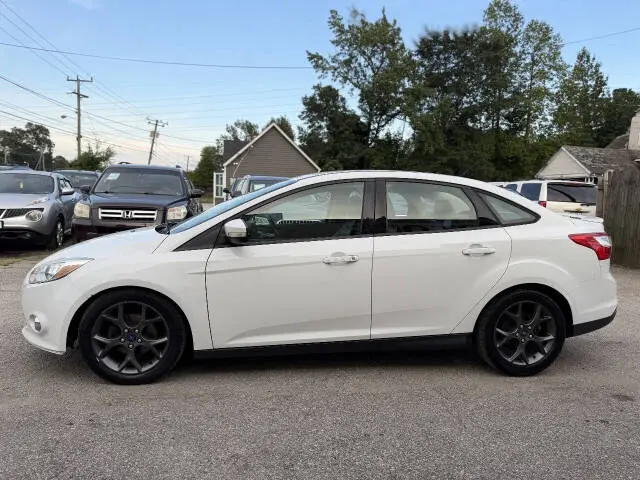 2014 Ford Focus SE Sedan photo 5