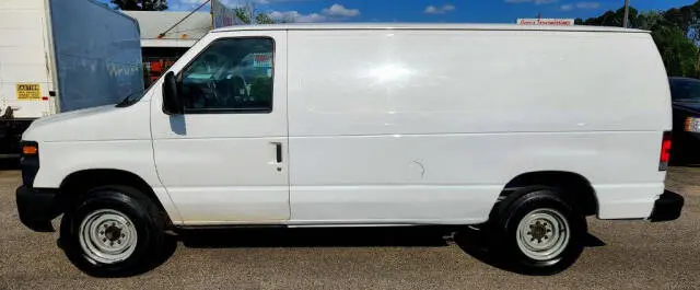 2011 Ford E-Series E-250 Van photo 4