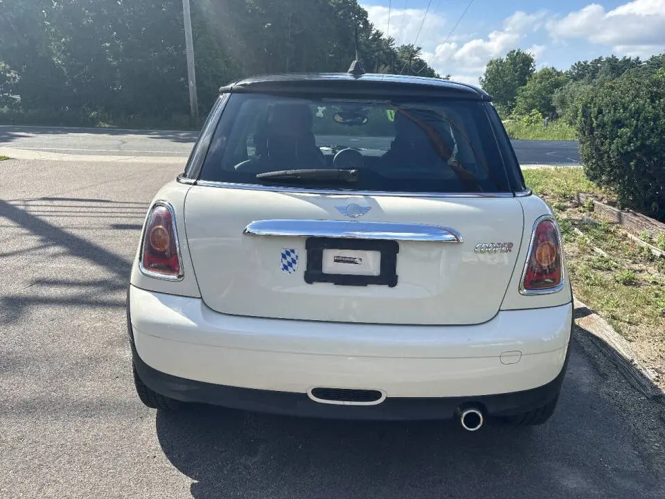 2010 MINI Cooper Base photo 5