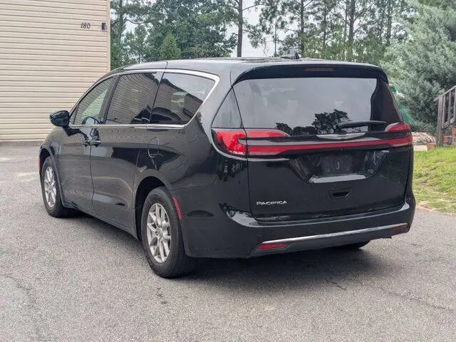 2025 Chrysler Pacifica Select photo 5
