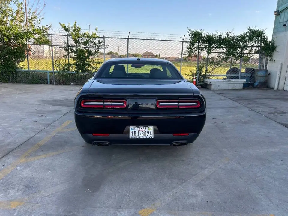 2016 Dodge Challenger SXT photo 5