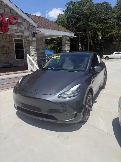 2023 Tesla Model Y Long Range Dual Motor All-Wheel Drive's photo