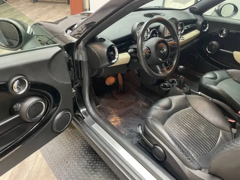 2012 MINI Cooper Base photo 3