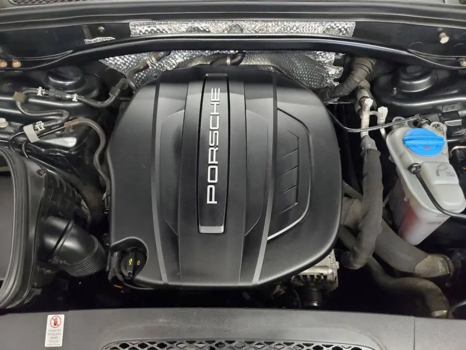 2018 Porsche Macan Base photo 4