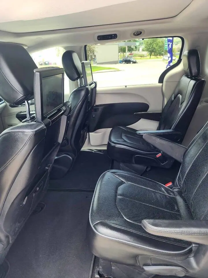 2017 Chrysler Pacifica Limited photo 5