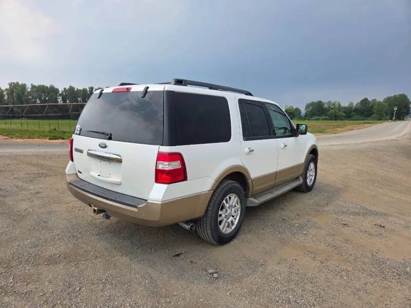 2011 Ford Expedition XLT photo 5
