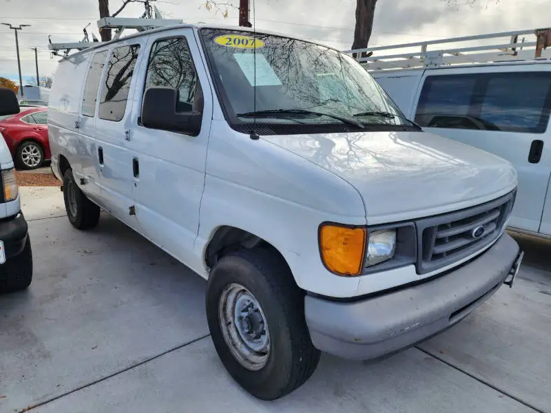 2007 Ford E-Series E-250 Van photo 1