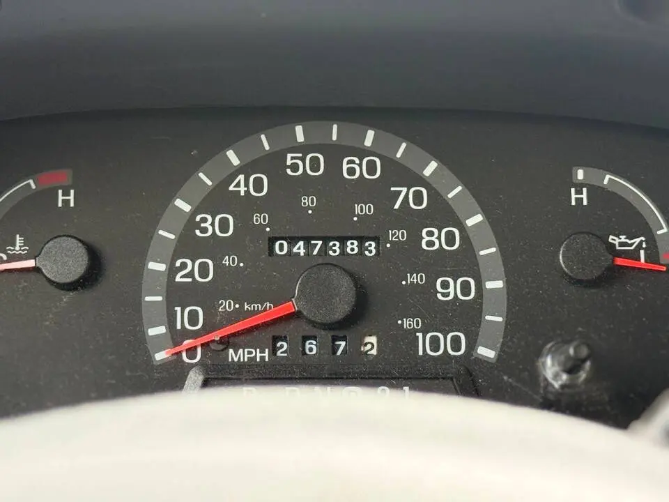 2002 Ford E-Series E-150 XLT photo 4