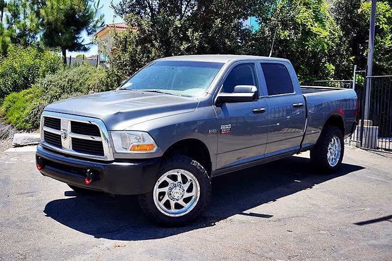 2011 RAM 2500 SLT 4X4 Crew Cab SWB photo 3