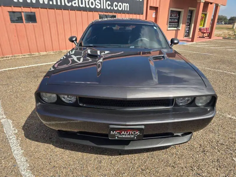 2014 Dodge Challenger SXT photo 3