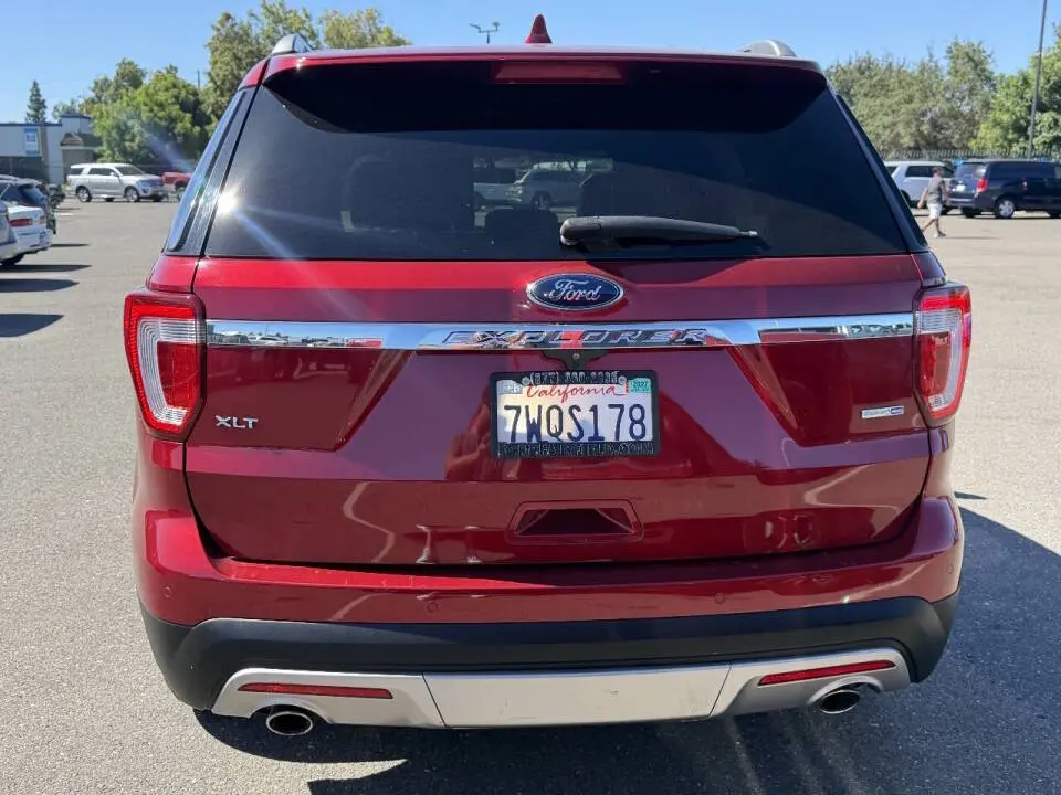 2017 Ford Explorer XLT 4WD photo 5