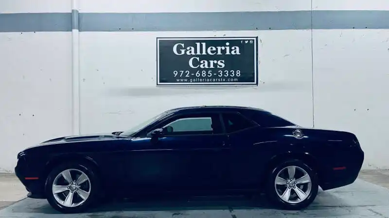 2015 Dodge Challenger SXT's photo