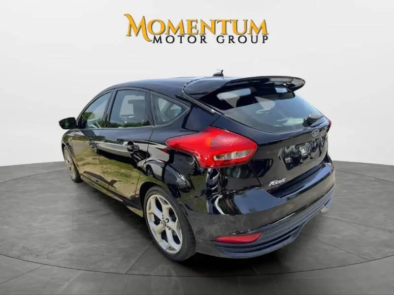 2016 Ford Focus ST Hatchback 5-Door photo 5