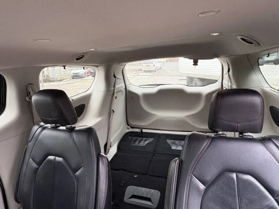 2019 Chrysler Pacifica Touring L photo 4
