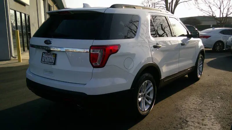 2017 Ford Explorer Base FWD photo 5