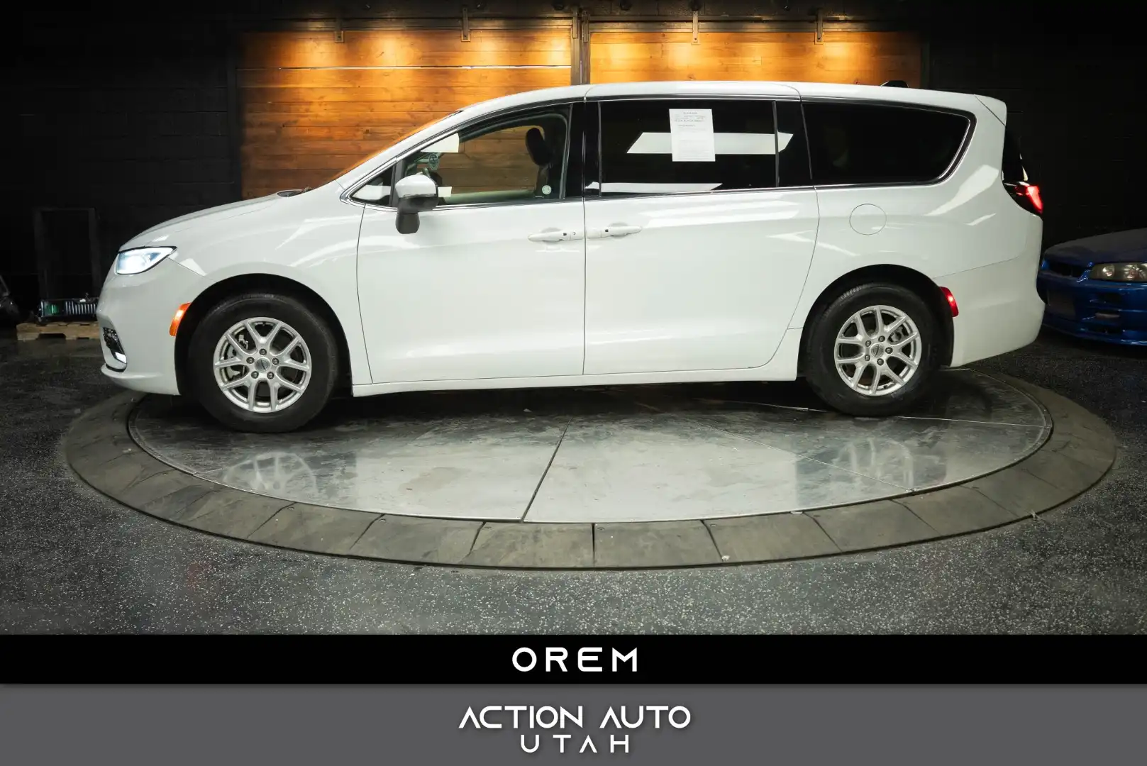 2023 Chrysler Pacifica Touring L's photo