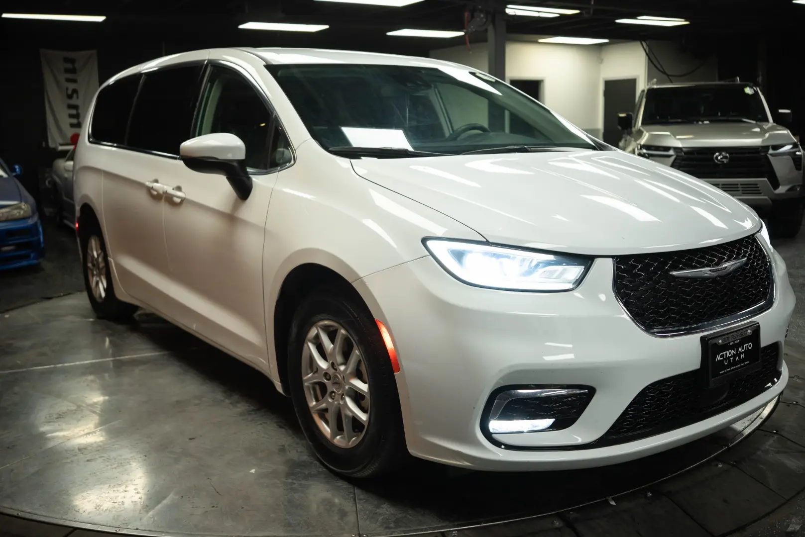 2023 Chrysler Pacifica Touring L photo 5