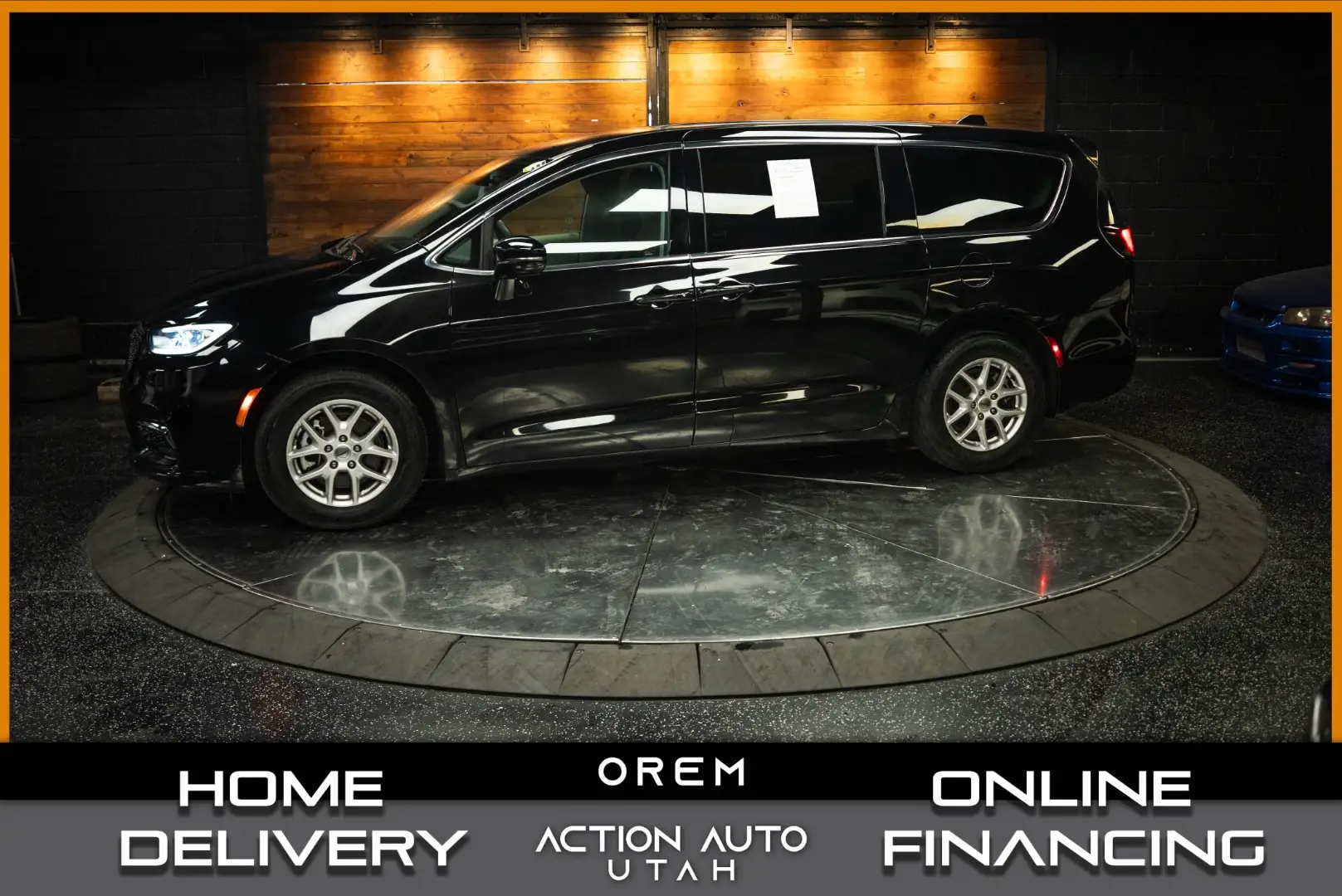 2024 Chrysler Pacifica Touring L photo 1