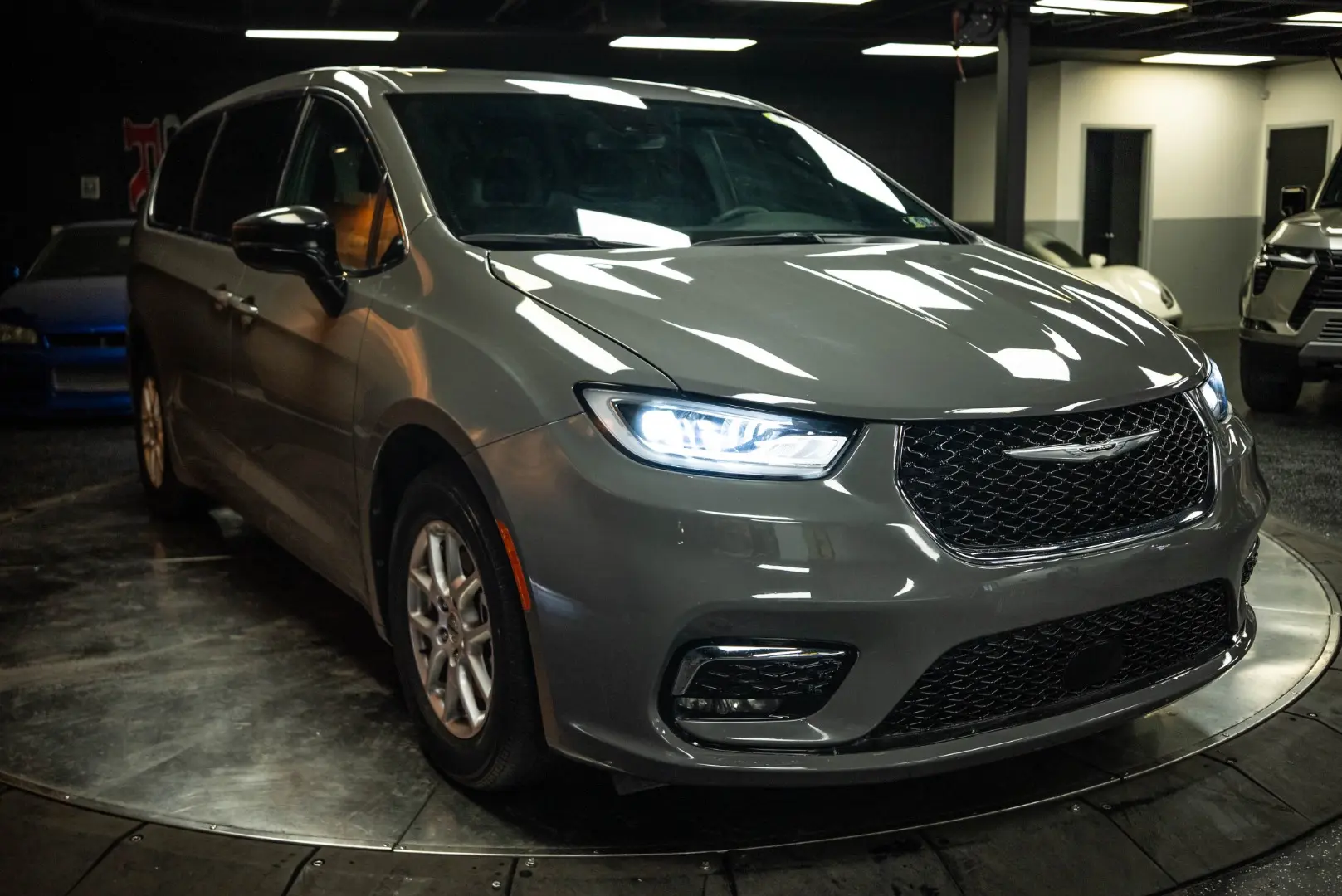 2025 Chrysler Pacifica Select photo 5