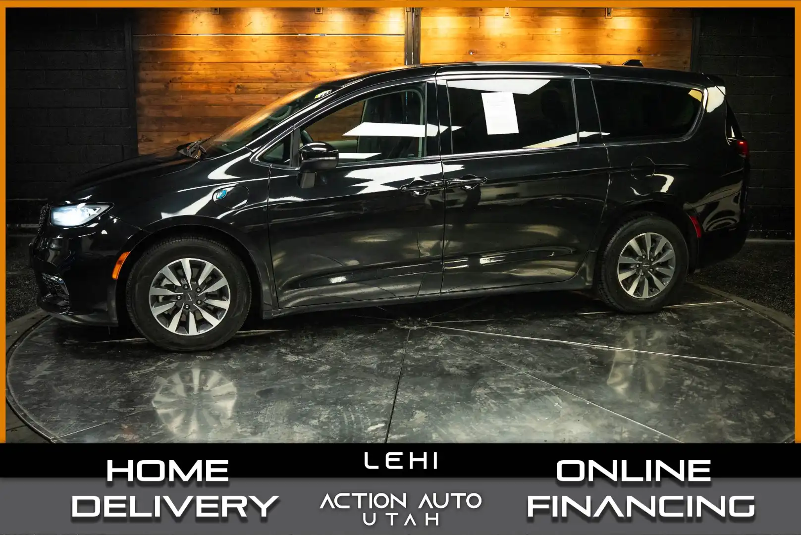 2023 Chrysler Pacifica Hybrid Touring L Hybrid's photo