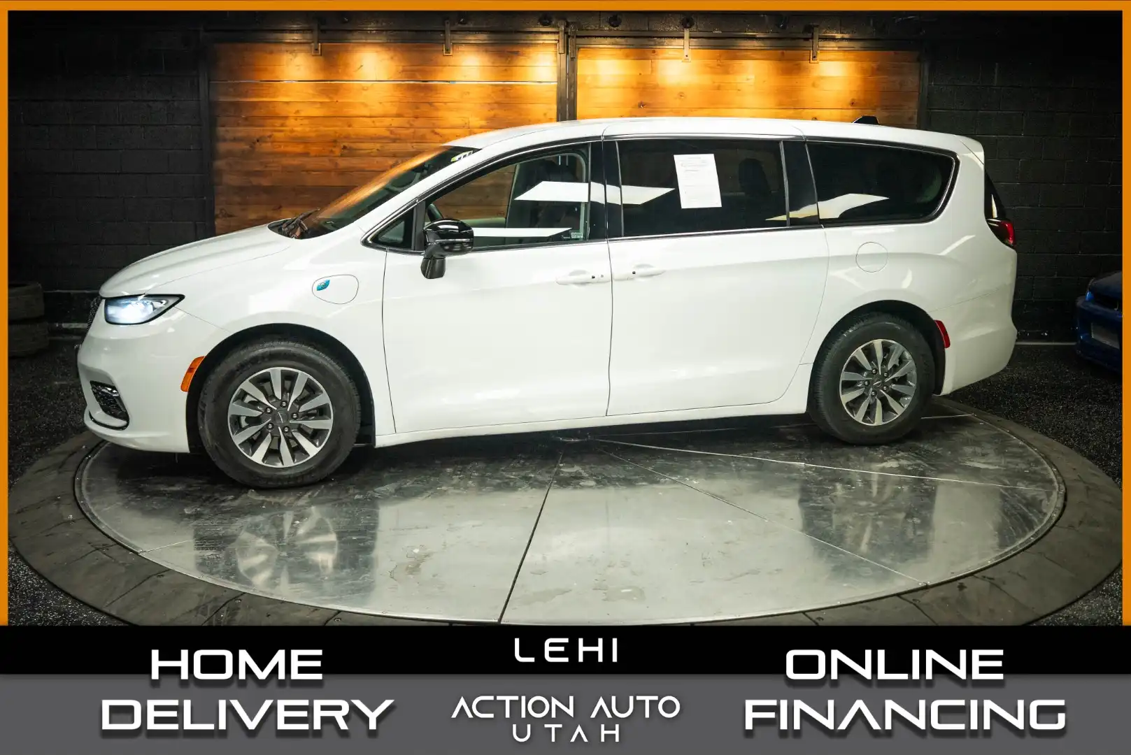 2024 Chrysler Pacifica Hybrid Select PHEV's photo