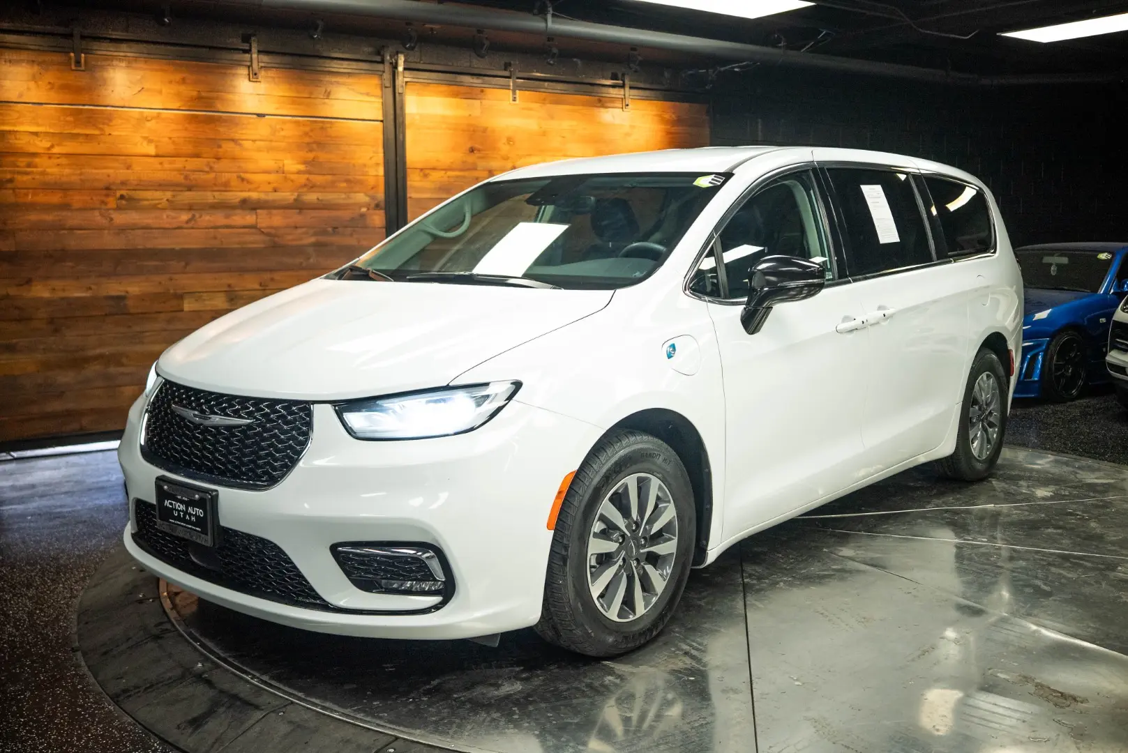 Vehicle Image 2