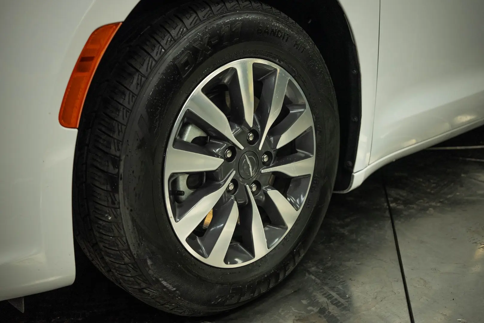 2024 Chrysler Pacifica Hybrid Select PHEV photo 3
