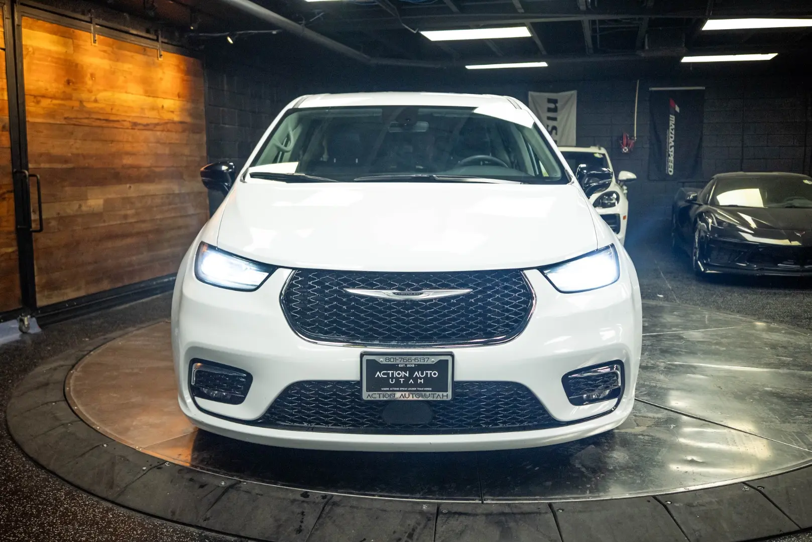 2024 Chrysler Pacifica Hybrid Select PHEV photo 4