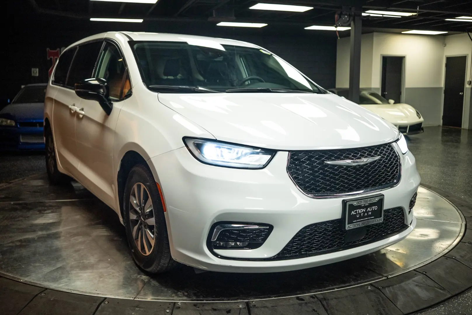 2024 Chrysler Pacifica Hybrid Select PHEV photo 5